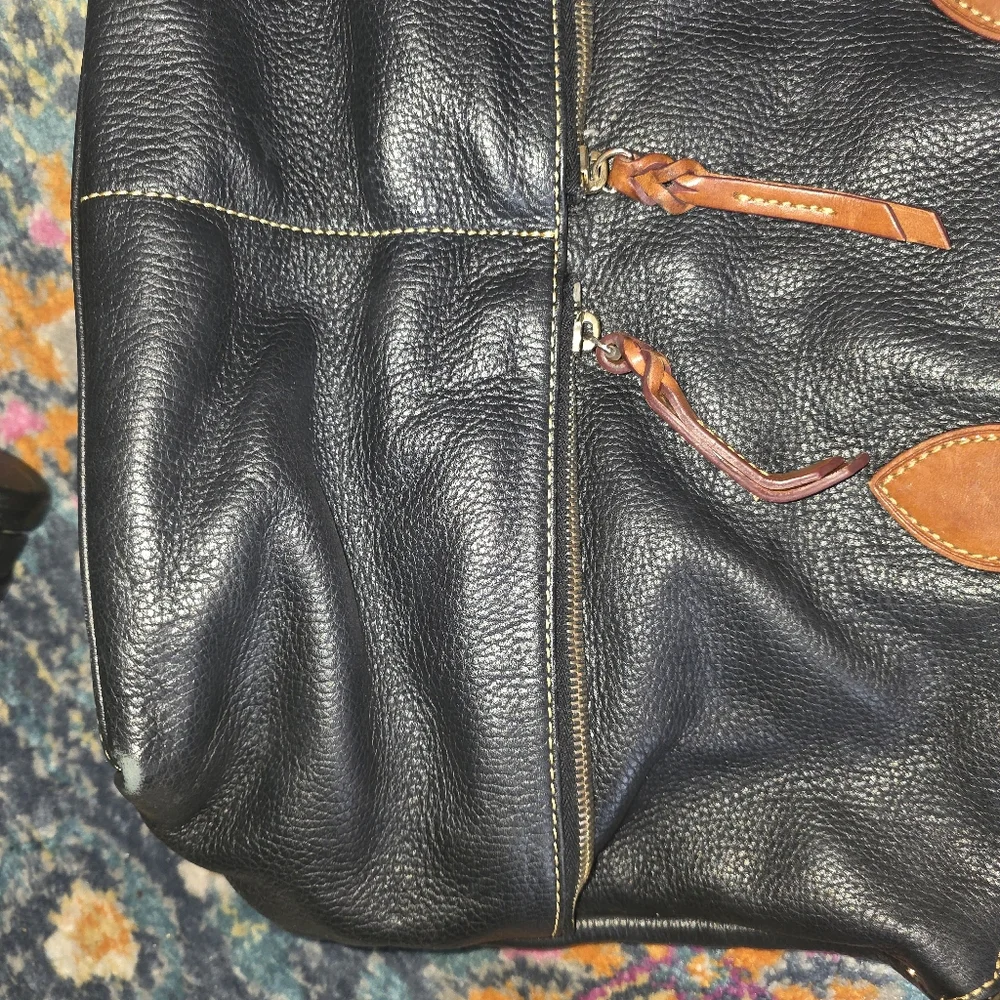 Dooney & Bourke classic dooney
